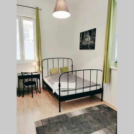 Apartamento Amadeus - Tram Station To The Opera 2 Mins Away Viena Exterior foto