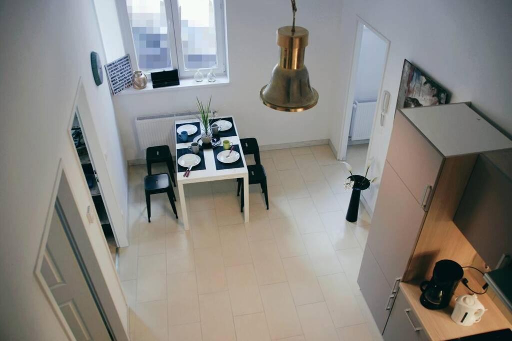 Apartamento Amadeus - Tram Station To The Opera 2 Mins Away Viena Exterior foto