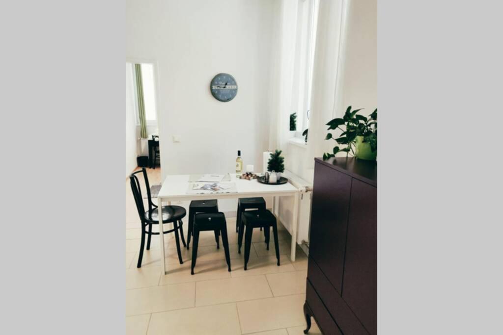 Apartamento Amadeus - Tram Station To The Opera 2 Mins Away Viena Exterior foto