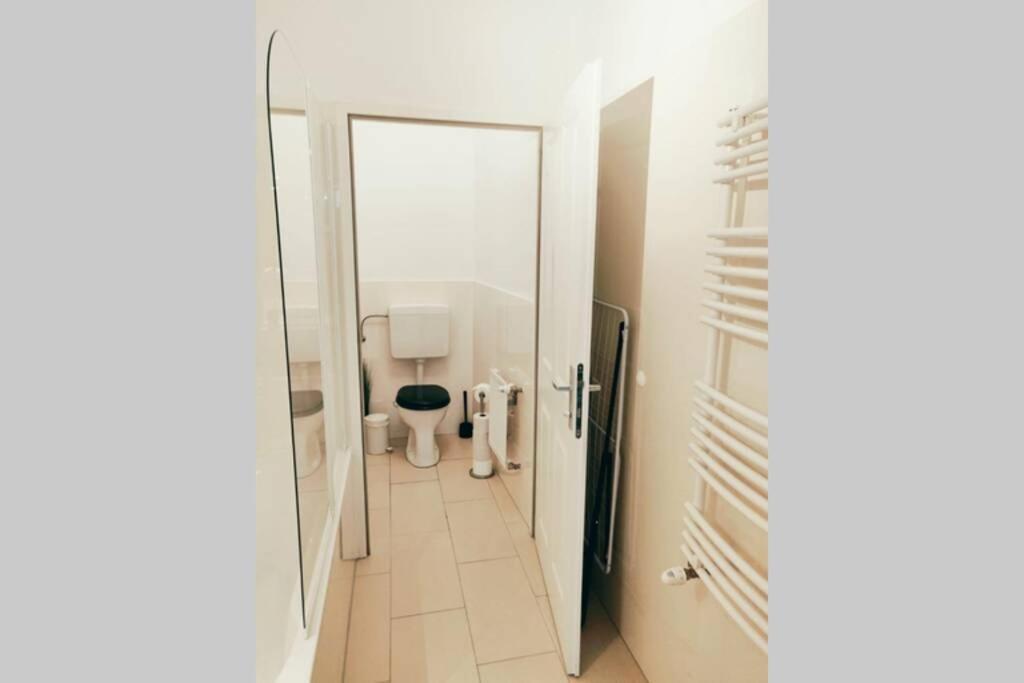 Apartamento Amadeus - Tram Station To The Opera 2 Mins Away Viena Exterior foto
