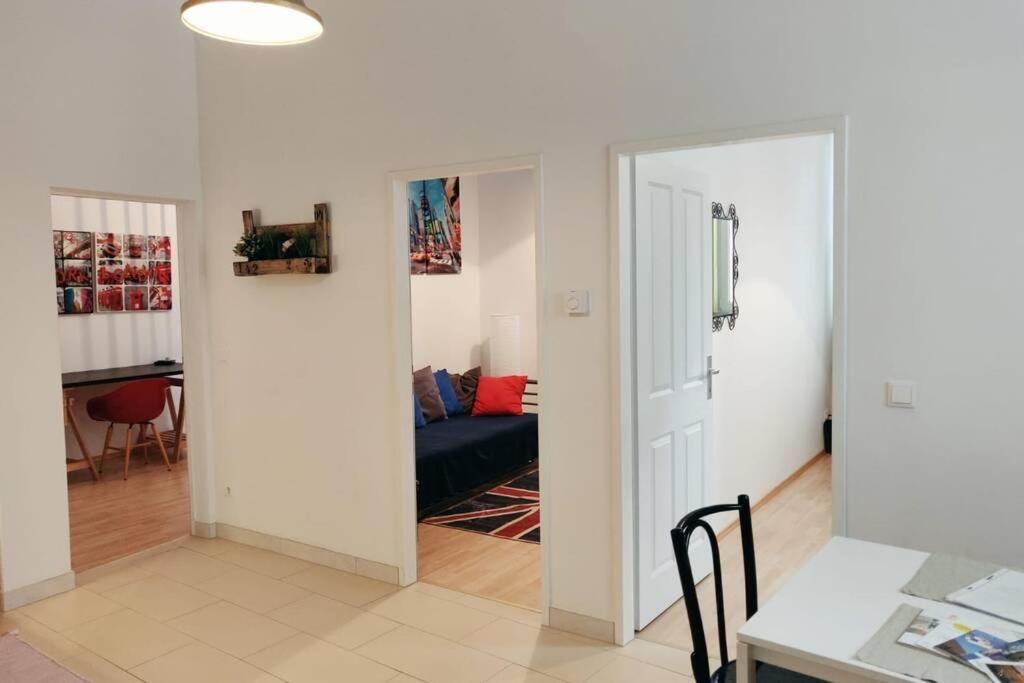 Apartamento Amadeus - Tram Station To The Opera 2 Mins Away Viena Exterior foto